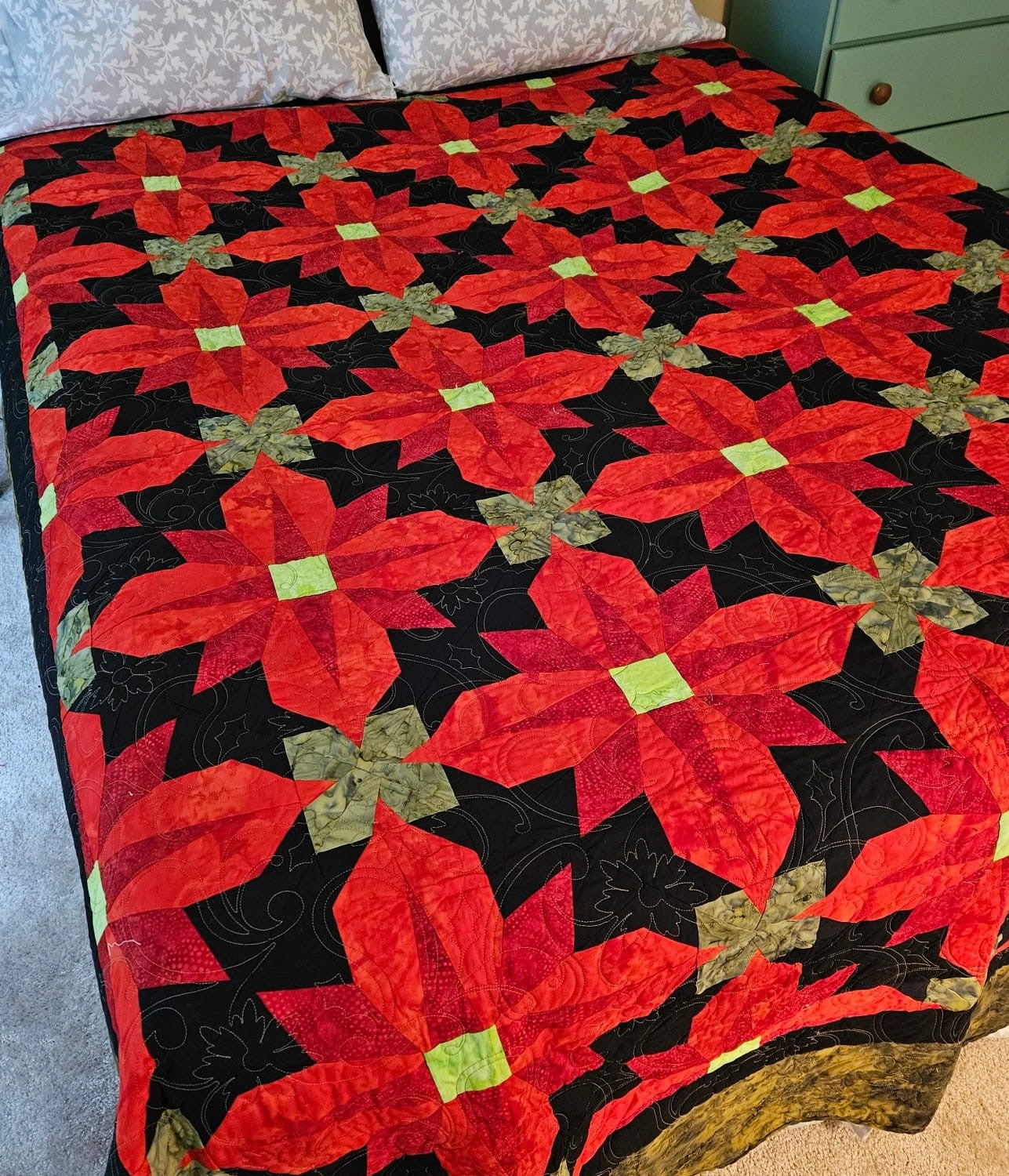 Pointsettias Bed Quilt